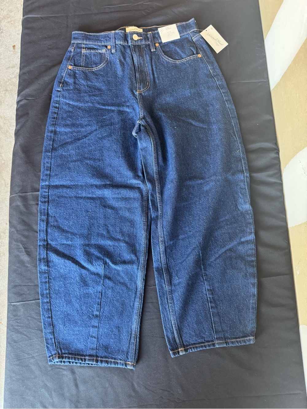 Universal Thread Size 8 Regular High Rise Easy Barrel Leg Jeans Dark Rinse NWT